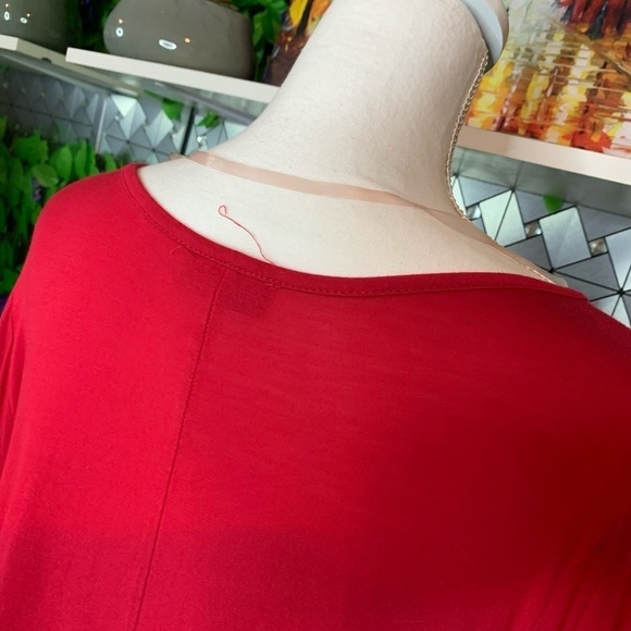 Elegant Red Midi Dress with Lace Trim - Picture 8 of 12